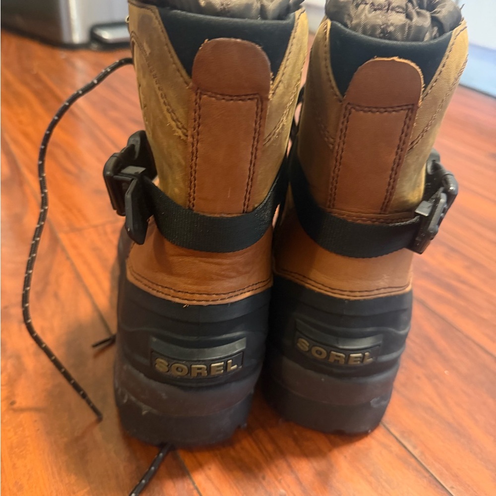 Sorel Tan and Black Leather Lace-Up Winter insulated Boots - Picture 4 of 10
